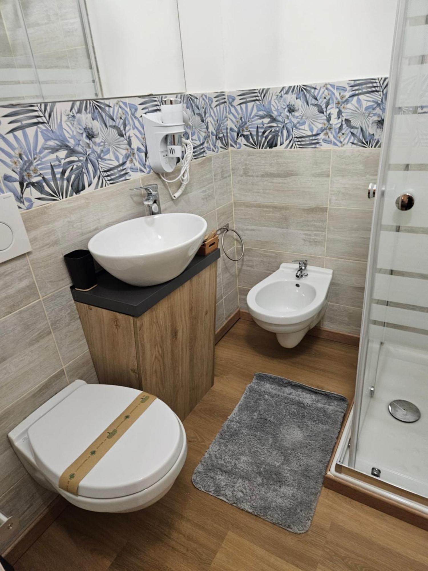 Mxp Room Busto Busto Arsizio Bagian luar foto